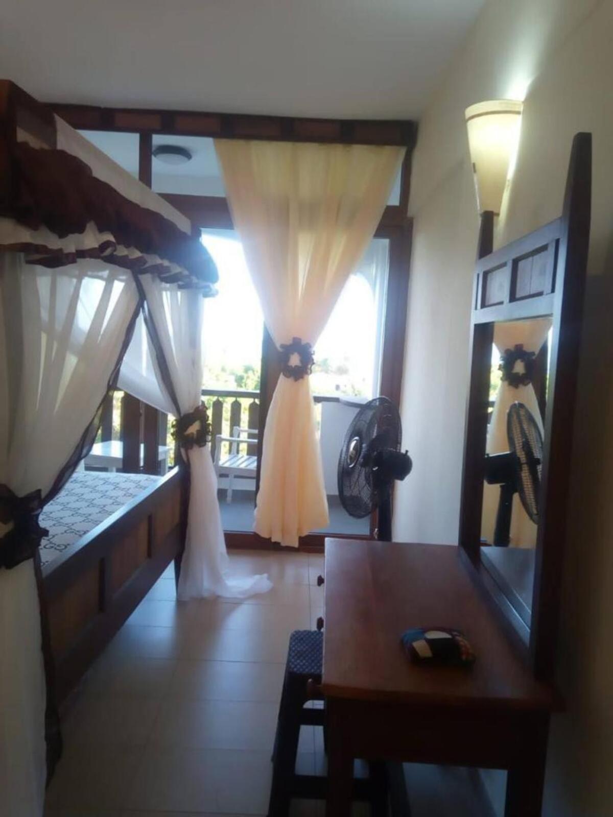 Golden Sands Resort Diani Beach Exteriör bild