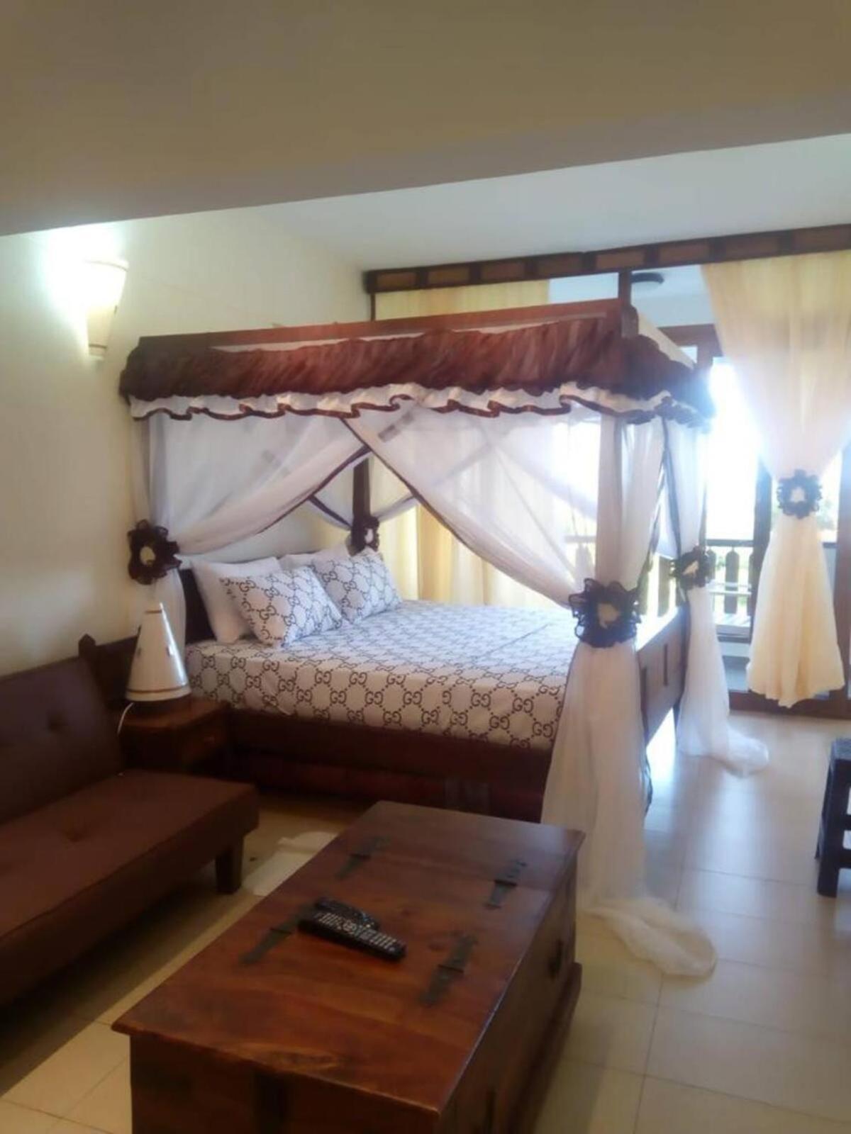 Golden Sands Resort Diani Beach Exteriör bild